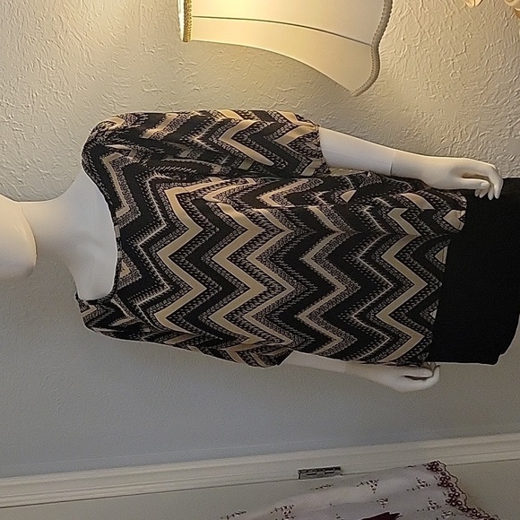 3/$30 VTG LIVING DOLL Zigzag Chevron  Balloon Elbow Sleeve Chiffon Blouse - Picture 2 of 6